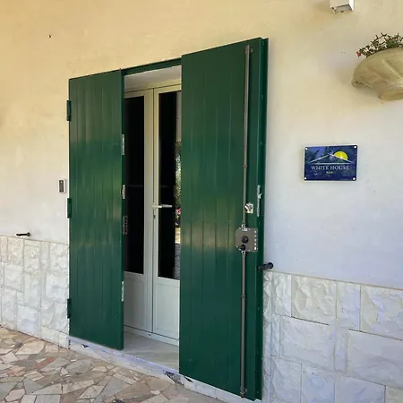 Bed & Breakfast White House R&b *